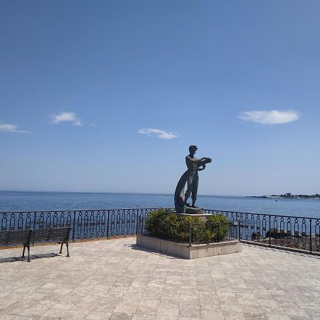 Suite Sul Mare Giardini-Naxos Exterior foto