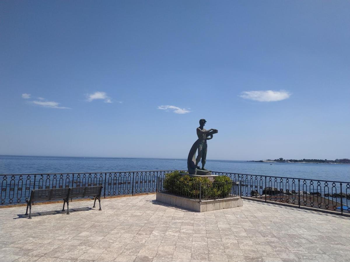 Suite Sul Mare Giardini-Naxos Exterior foto